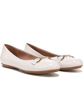 Naturalizer Maxwell-Bit Chain Detail Round Toe Slip on Leather Ballet Flats